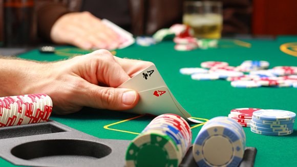 Ở Mỹ, người dân coi Poker là trò đỏ đen, muốn chơi phải vào Casino