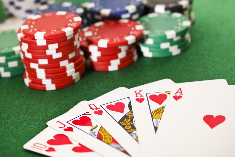 Poker sàn ngắn là gì? ⚡ Quy tắc cơ bản của Poker bài ngắn