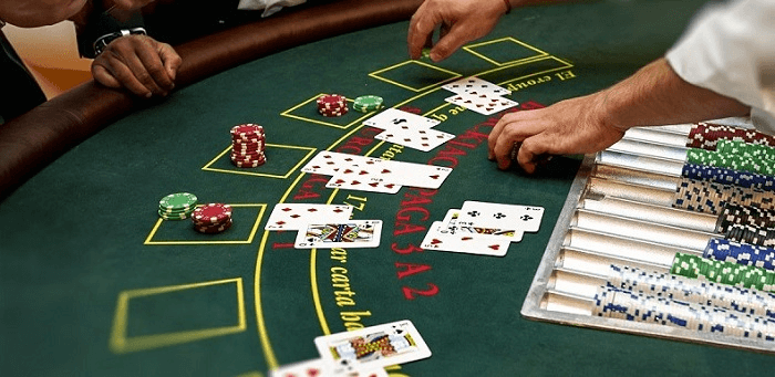 Phân Biệt Xì Tố Và Poker? Ưu Và Nhược Điểm Của Hai Loại Game Bài