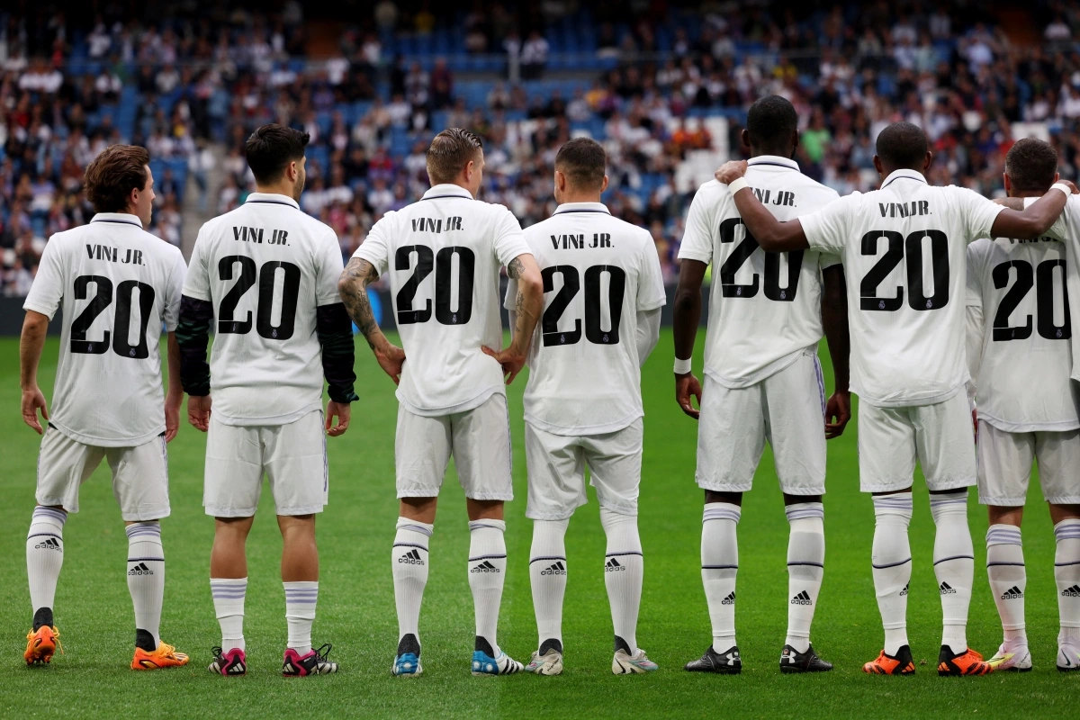Cầu thủ Real Madrid mặc áo số 20, ủng hộ Vinicius chống nạn phân biệt chủng tộc
