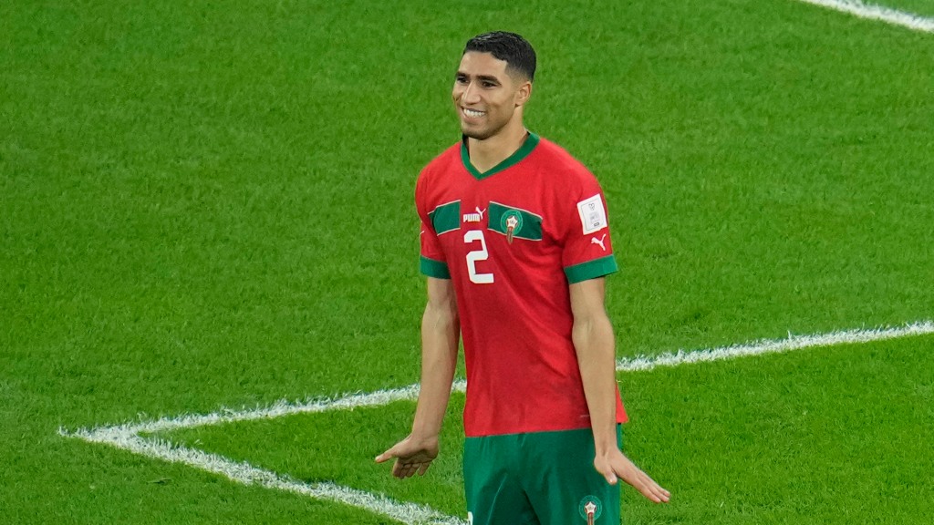 Cầu thủ Achraf Hakimi và chuyện tình với người vợ hơn mình 12 tuổi