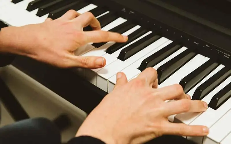 15 lợi ích của việc chơi đàn piano mà ít ai biết