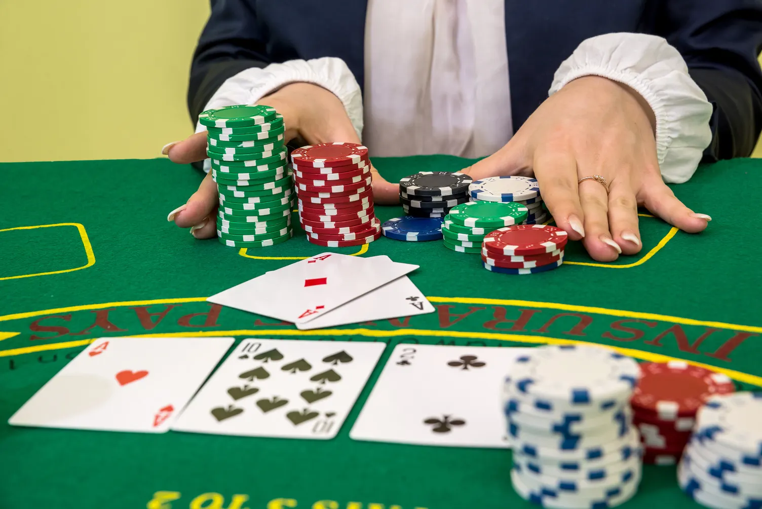 Hướng dẫn chi tiết về luật chơi Baccarat 2025 | Hoiana Resort & Golf