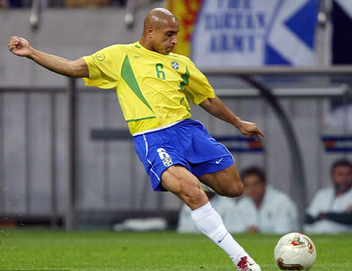 Roberto Carlos bị cáo buộc dùng chất kích thích để tăng cường gân kheo | Tiền Phong điện tử