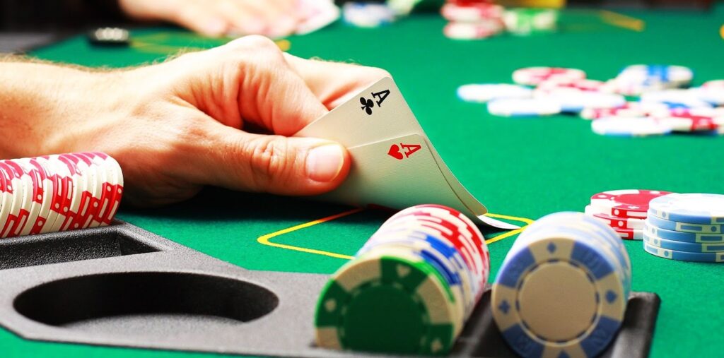 Khám phá các chiến lược chơi poker hiệu quả từ các chuyên gia