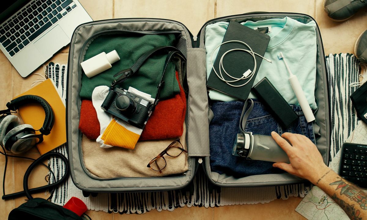 Mẹo sắp xếp quần áo thông minh trong hành lý xách tay