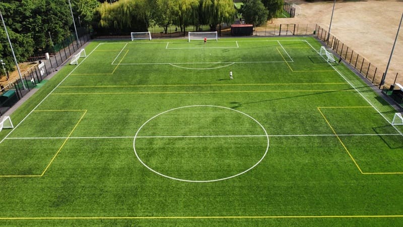 Football Pitch Là Gì? Khám Phá Khái Niệm Và Tiêu Chuẩn Sân Bóng Đá