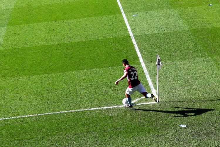 Hướng Dẫn Kỹ Thuật Đá Phạt Góc: Bí Quyết Tạo Đột Biến Từ Góc Sân